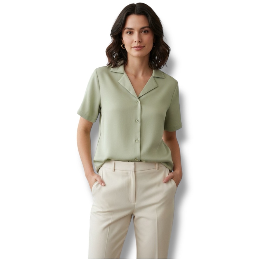 Blouse Chic Sage Green Short-Sleeve Camp Collar NWOT Women’s Size Medium 🍭